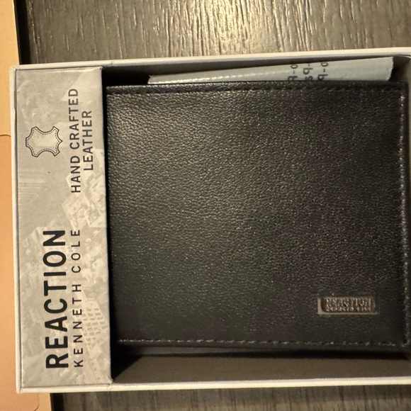 Reaction Kenneth Cole Black Wallet NWT - Picture 1 of 5
